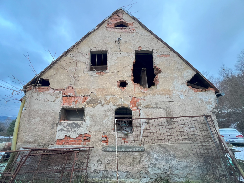 Fasáda rodinného domu před rekonstrukcí